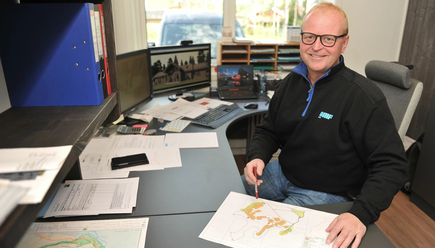 Tom Wiggo Bjerknes er daglig leder i ØMF WIto på Skotterud. Fra i morgen mandag er 35 av firmaets ansatte tatt ut i strek.