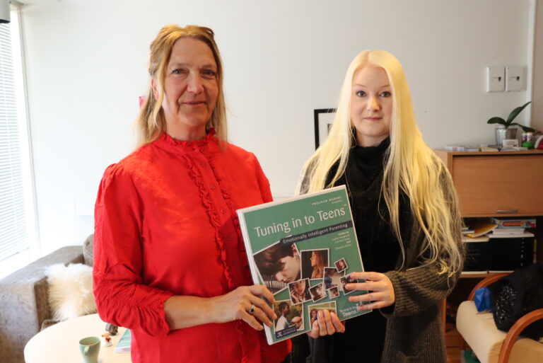 Wiviann Linz og Line Gustafsson håper foreldre vil komme på Tuning in to Teens.