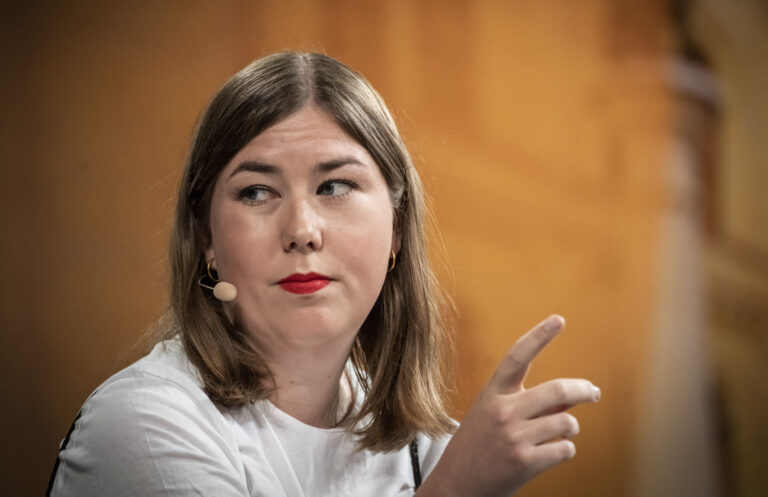 AUF leder Astrid Hoem holder 1. mai tale i Eidskog rådhus.