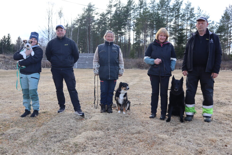 Monica Hagen, Per Kristian Hagen, Veronica Vingan, Marion Becker og Ronny Becker håper på god oppslutning og at mange vil benytte seg av den nye hundeklubben i Eidskog.
