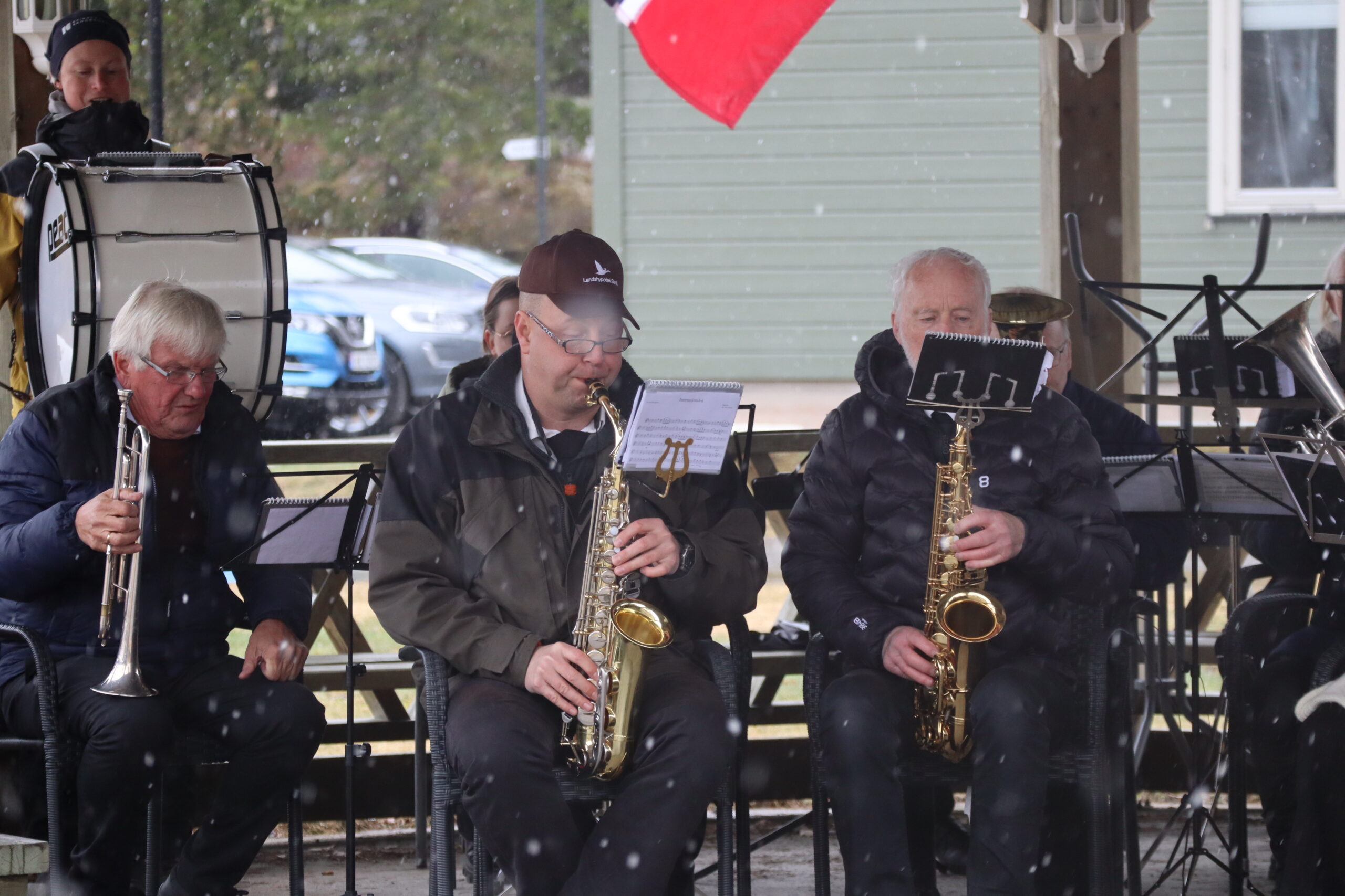 Eidskog Janitsjar bidro også med musikk til årets tog.