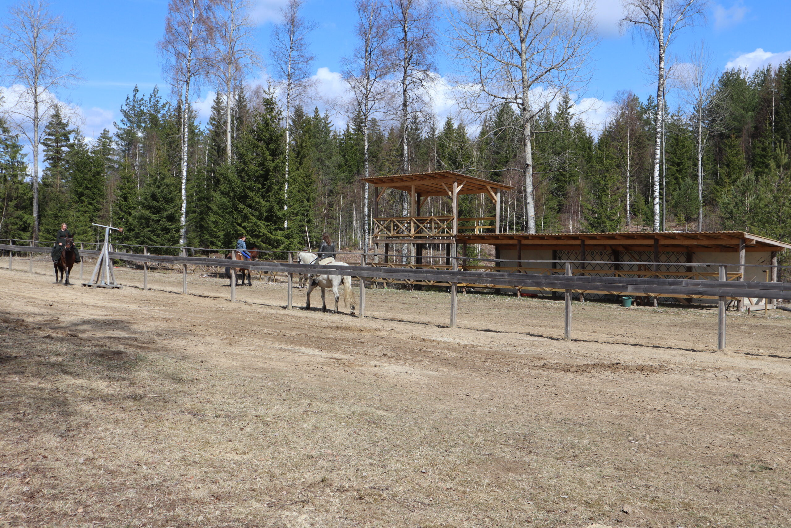 Hjemmebygde arenaen på gården.<br srcset=