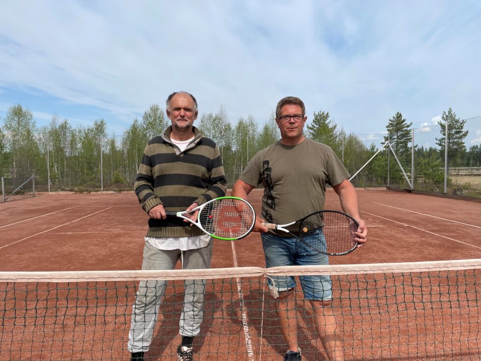 Ildsjelene i Eidskog tennisklubb, Mili Tomick (t.v.) og Bjørn Eirik Vesterås, ønsker seg enda mer aktivitet på banene, og vil derfor arrangere turneringer i fremtiden.