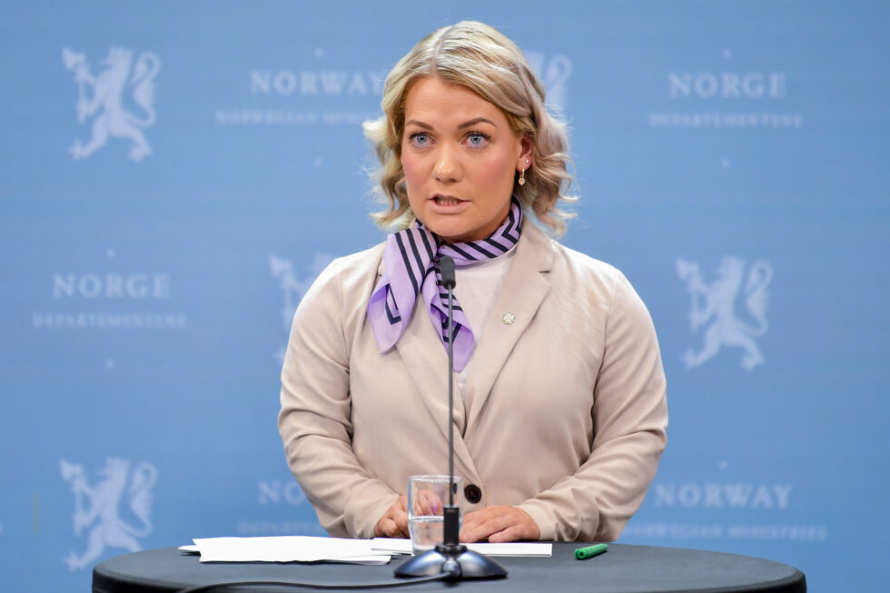 Landbruks- og matminister Sandra Borch (Sp) under pressekonferansen om jordbruksoppgjøret for 2023.