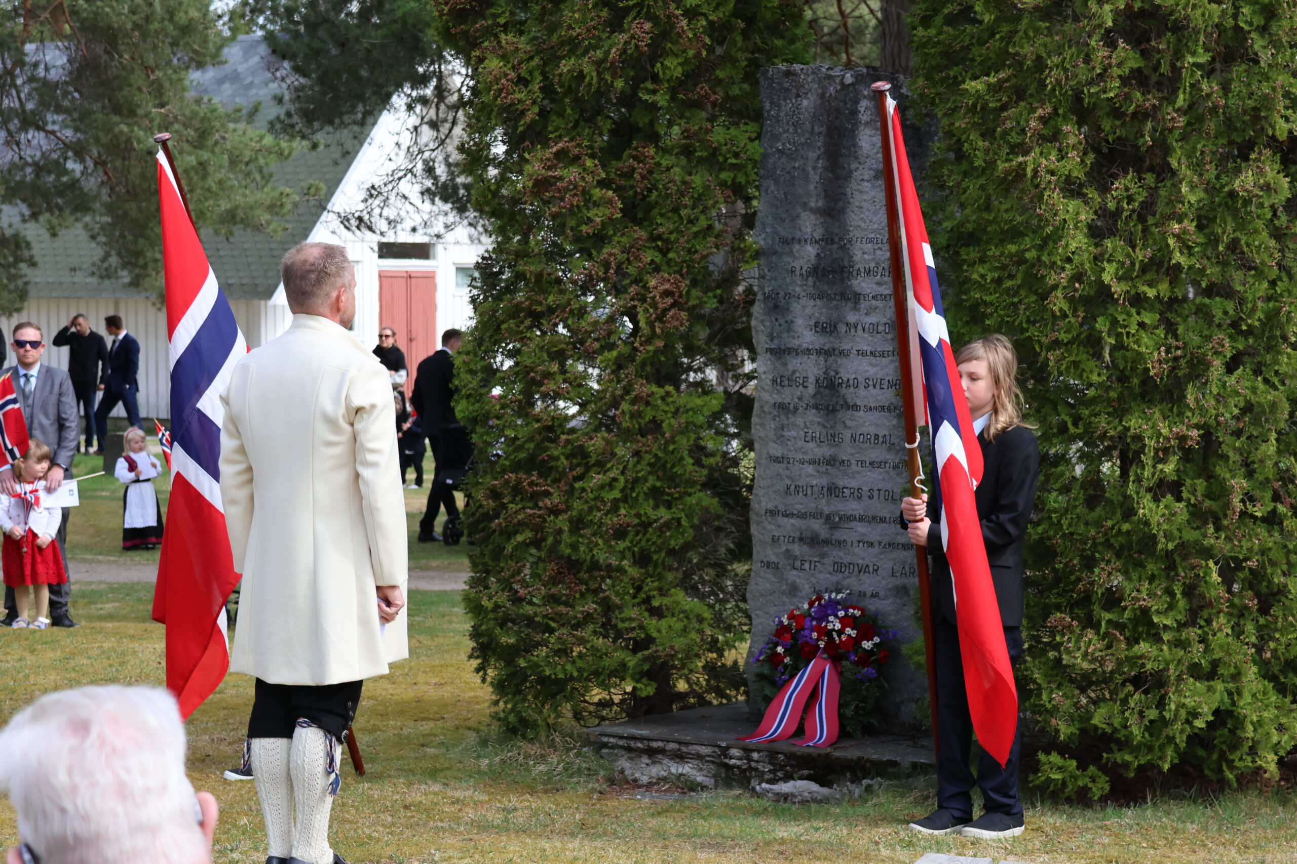 Navnene på eidskogingene som falt under andre verdenskrig ble lest opp og det ble deretter holdt ett minutts stillhet til minne om disse.