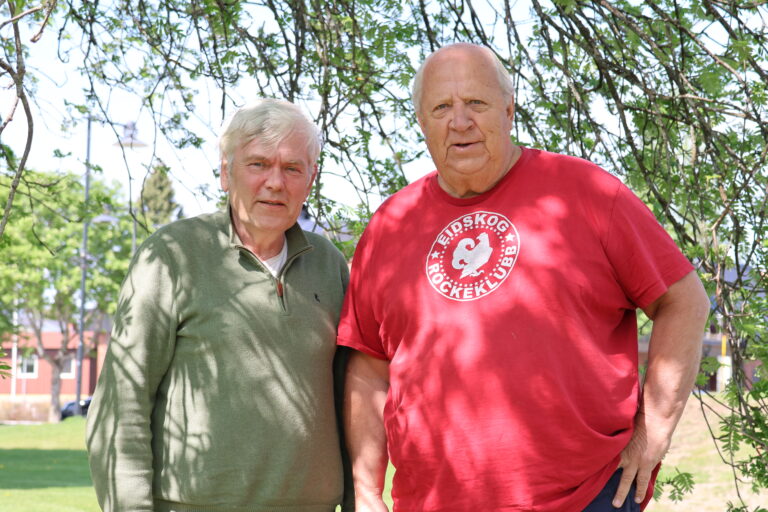 Ivar Skulstad (t.v.) og Lorentz Moe starter opp prosjektet Hjelp trekkfuglene som blant annet skal involvere skolene i Eidskog.