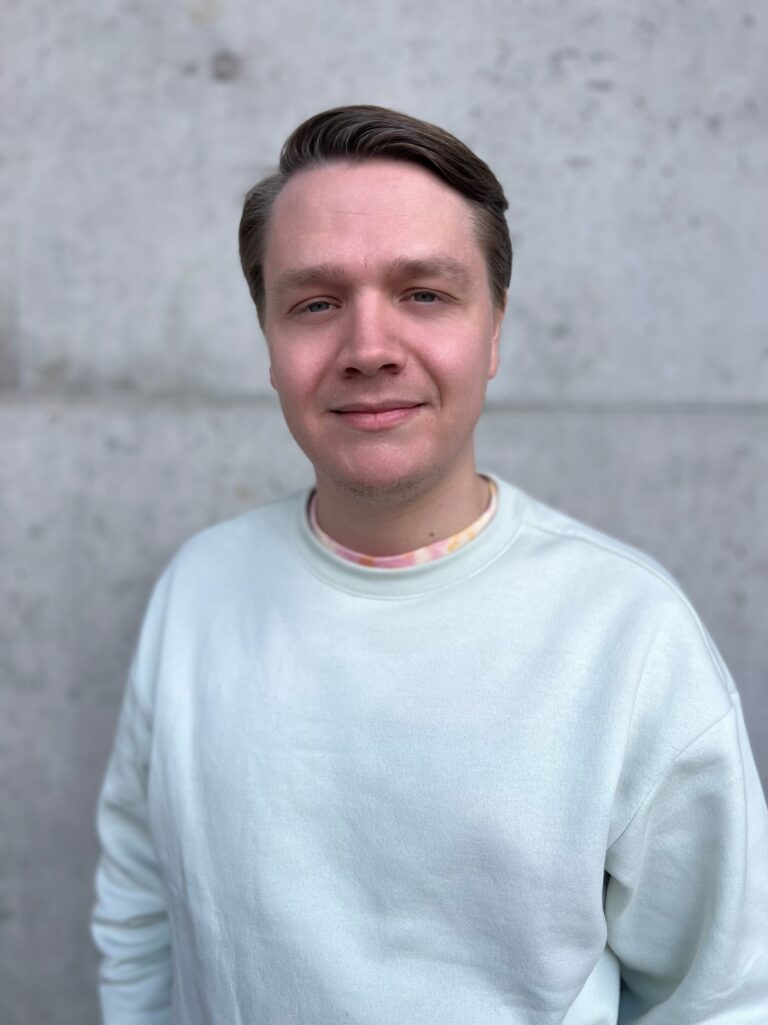 Christoffer Henriksen fra Skotterud har gjort drømmen til virkelighet. Hans grafittikunst henger nå på utstilling i Galleri M35 på Tjuvholmen i Oslo