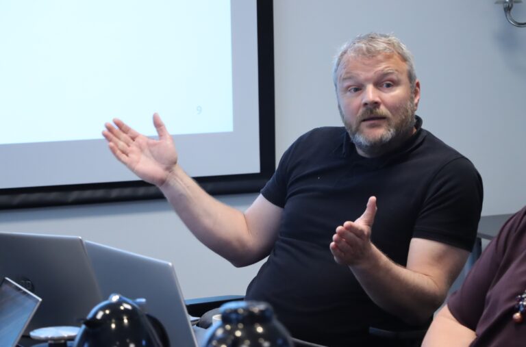 Virksomhetsleder for oppvekst og læring, Nils Johansen, snakket om innsparinger for formannskapet.