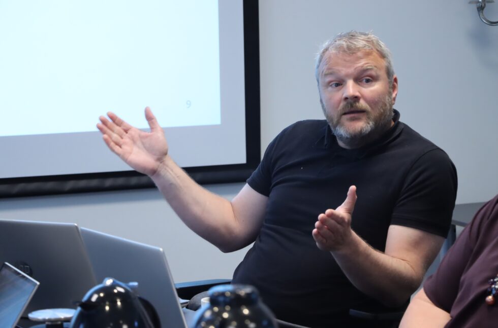 Virksomhetsleder for oppvekst og læring, Nils Johansen, snakket om innsparinger for formannskapet.