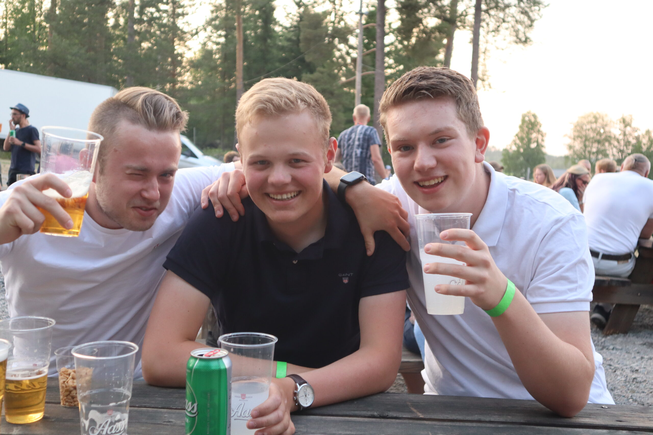 F.v. Benjamin Pekeberg, Henrik Halvorsrud og Henrik Hovland var klar på at de skulle ta dansegulvet med storm.