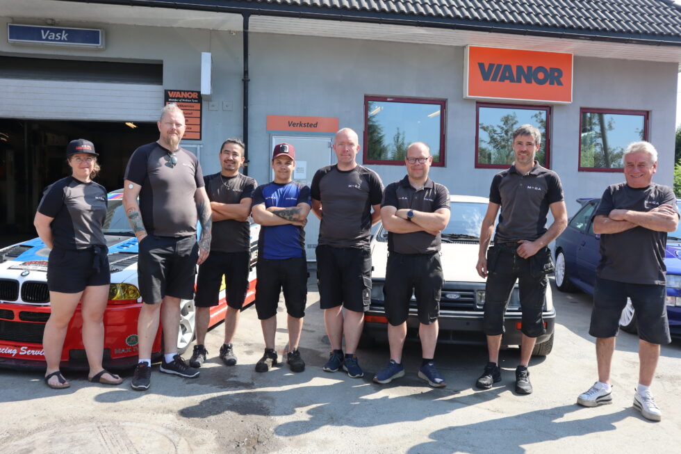 Alle ansatte var til stede da Skotterud Motorsenter feiret 30 år.