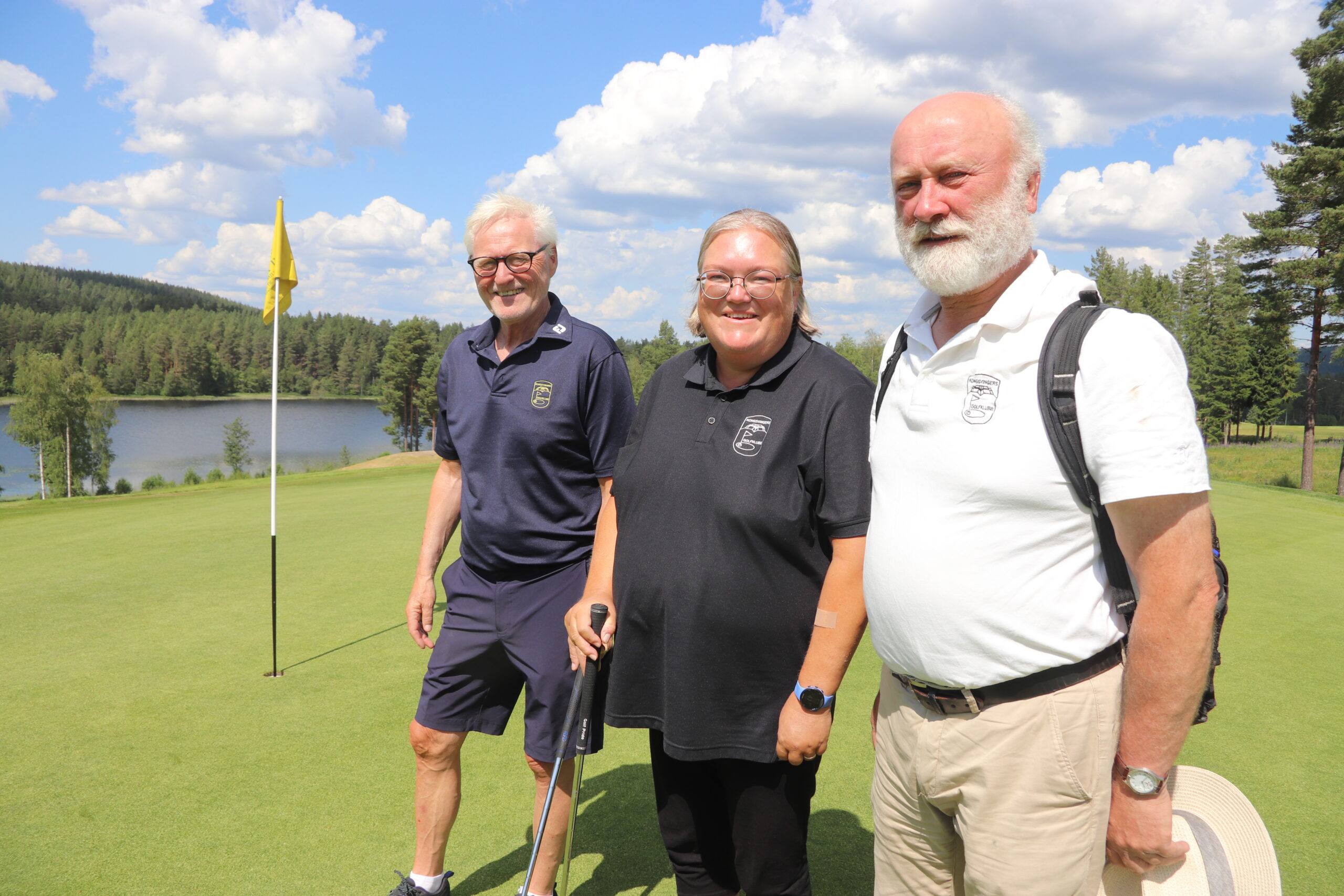 Svett og god med nyklipt sveis møtte Tone opp på Kongsvingers Golfklubb. Hun kom rett fra trening, og trene er noe hun gjør flere ganger i uken.
