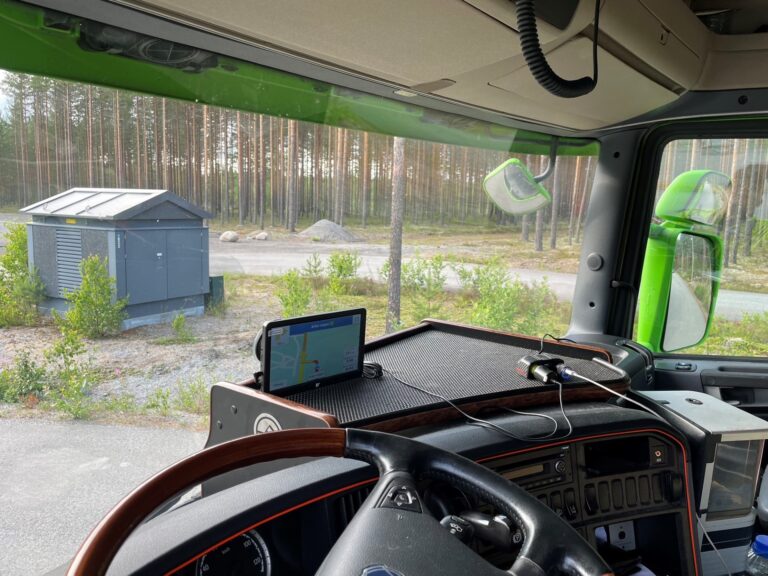 Dette bordet i frontvinduet førte til bruksforbud.