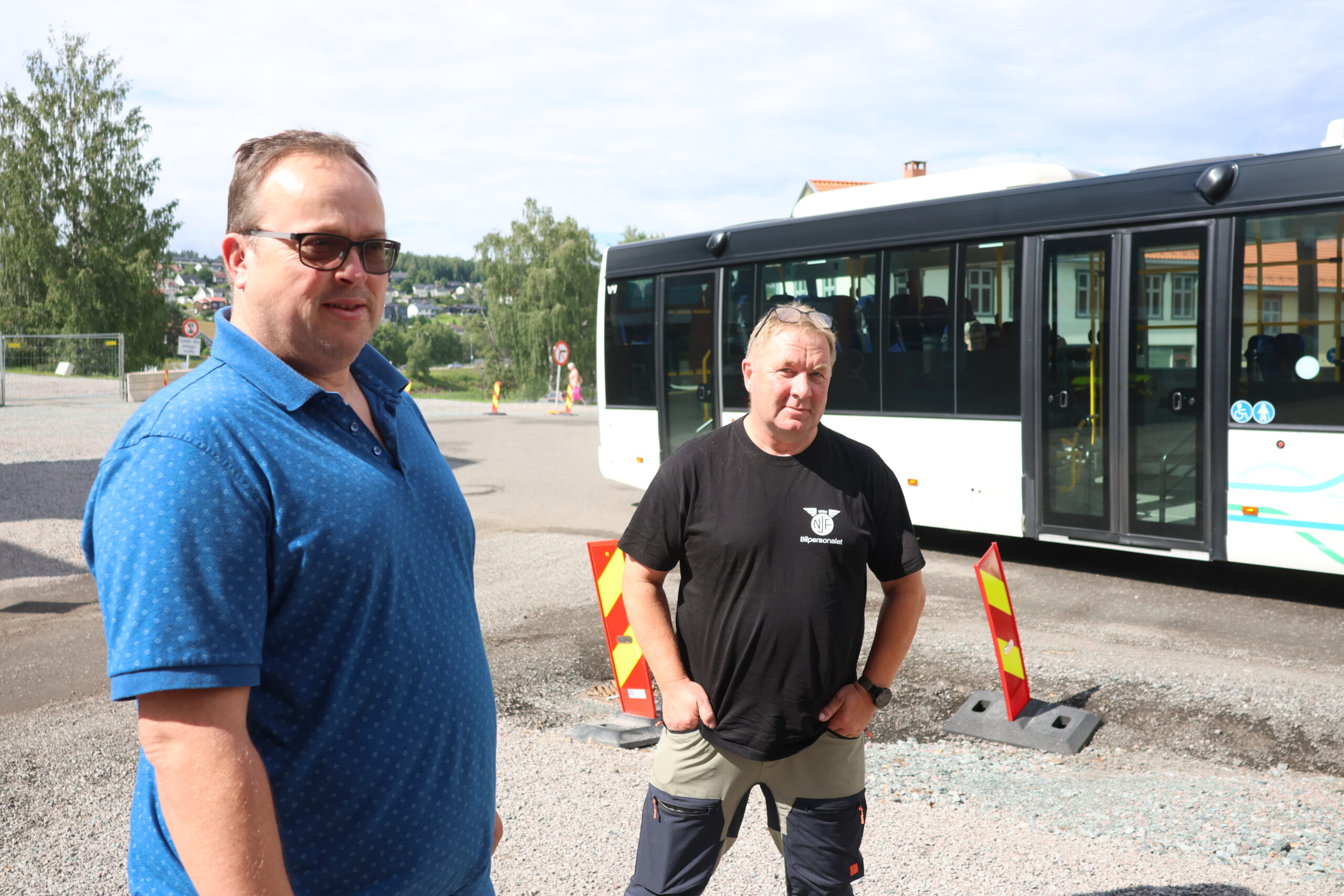 Alf Tore Pedersen (f.v.) og Even Jakobsen vil at det kjøres mer buss i Kongsvinger-regionen.
