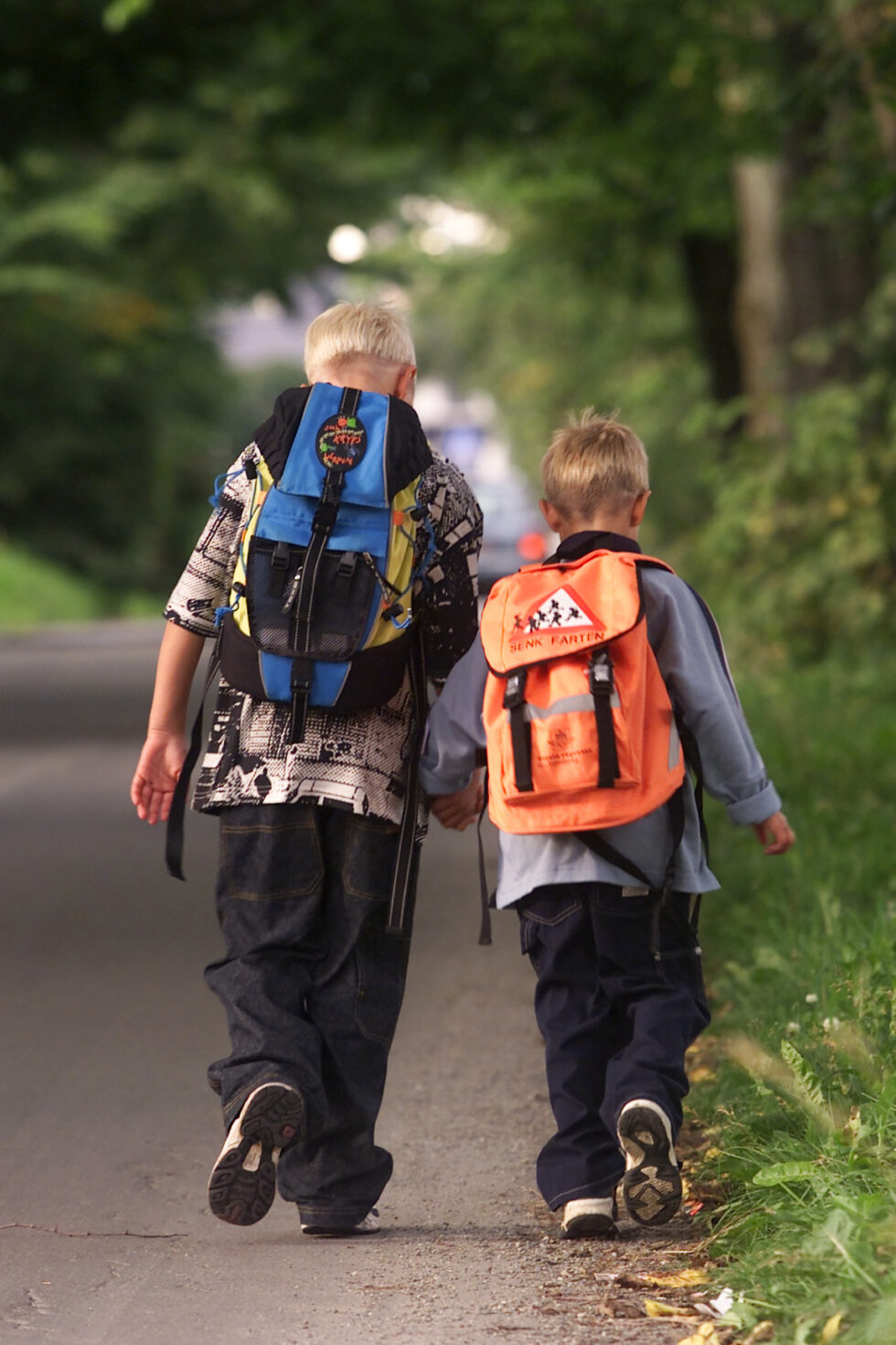 Selv om det er ferietid nærmer skolestart seg med stormskritt, og tiden er inne for å øve på skoleveien med de yngste barna.