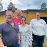 Carl Martin Kisen (f.v.), Ove Skjønsby Andersen, Kine-Sofie Klo Skjønsby, og Helen Nygård har brukt mange timer for å pynte på Skøttruparken.