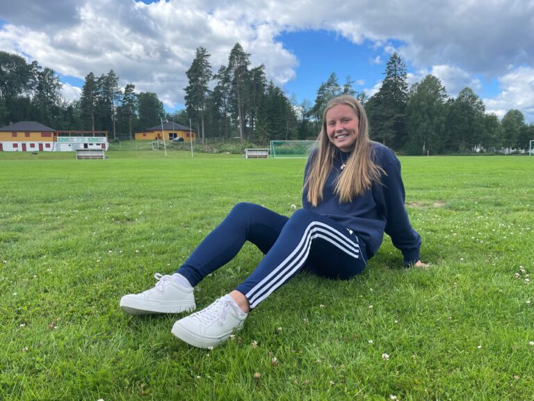 Frida Stangnes Grønhella tilbake der alt startet. Målet hennes er å spille i Toppserien en dag.