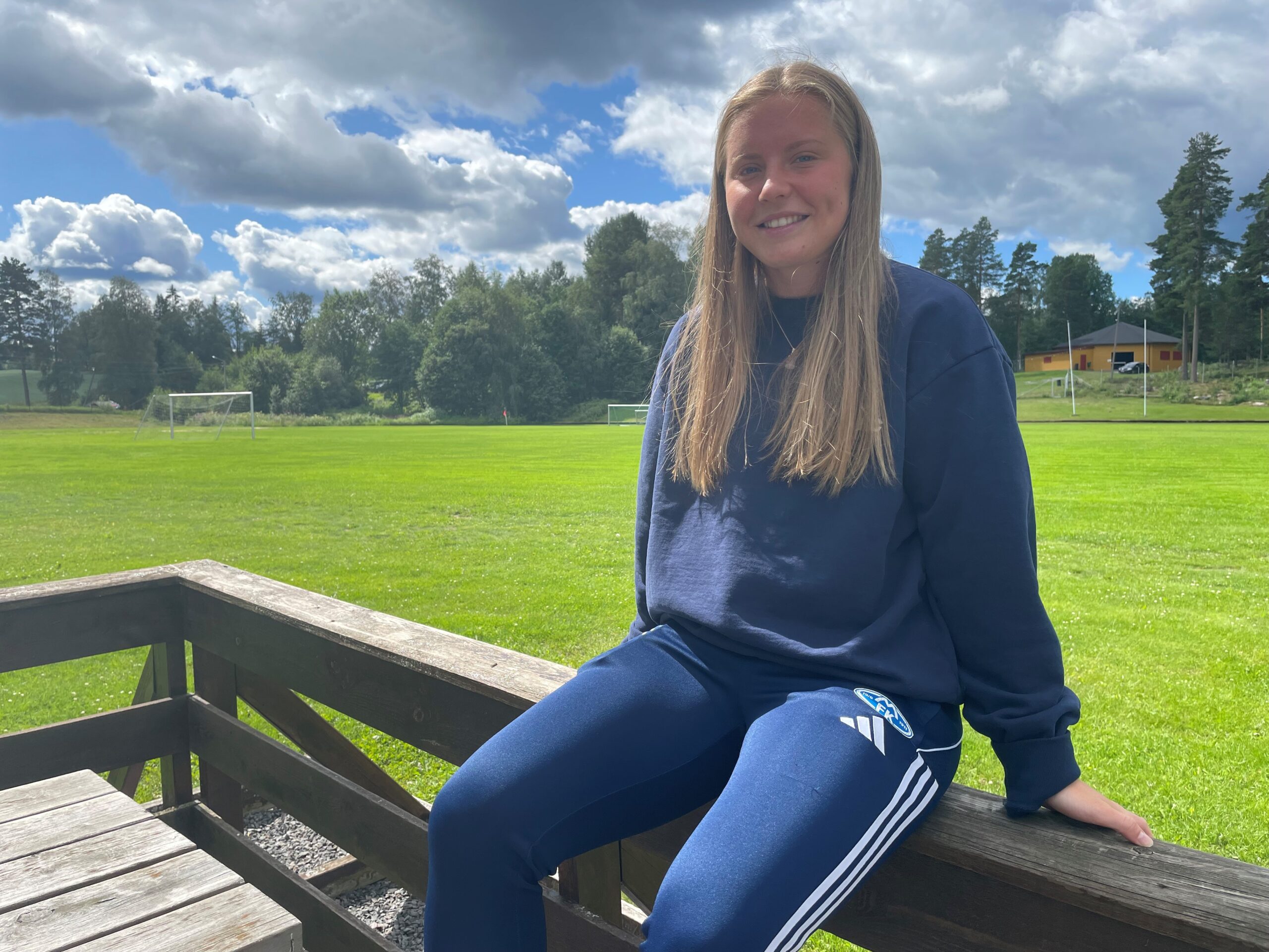 Frida forteller at hun følger med på KIL når hun har muligheten, og synes det er rart å ikke lenger være en del av laget.