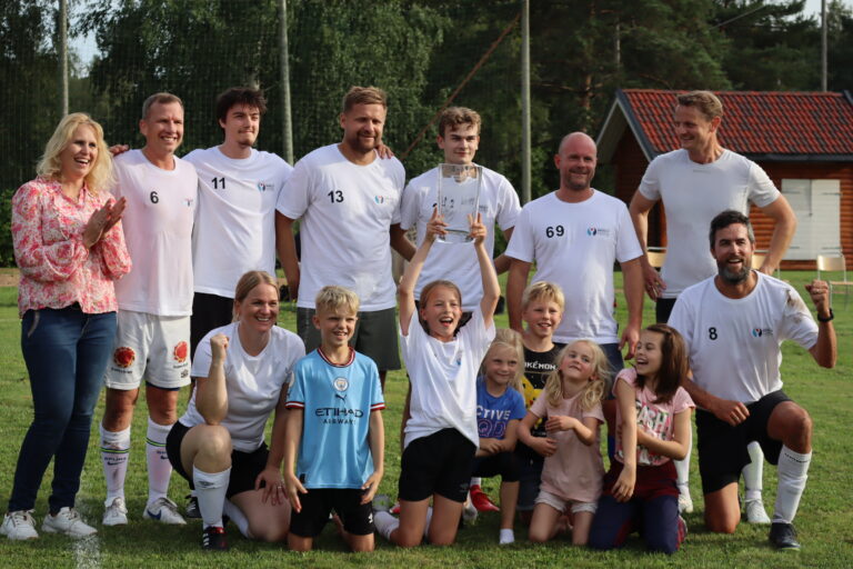 Det var god stemning rundt gressbanen på Åbogen lørdag.