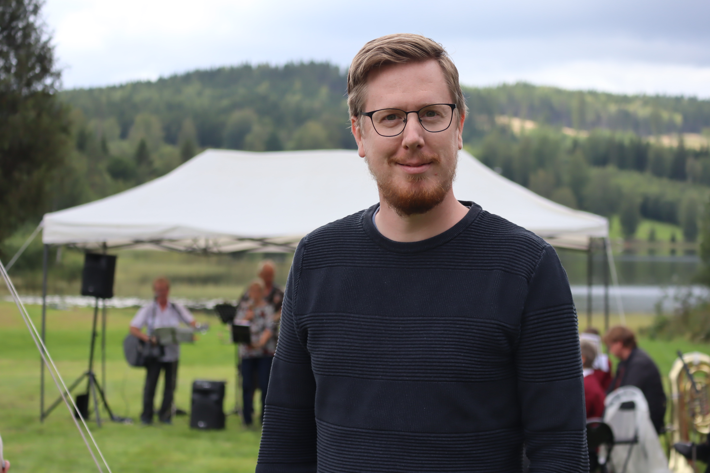 Even Hansen mener det er viktig å ha slike arrangementer som allsang på sagtomta.