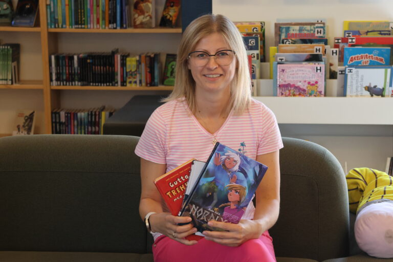 Bibliotekar Ieva Juceviciute-Ruse Tyrielden bibliotek i Eidskog forteller om god respons på årets Sommerles-kampanje.