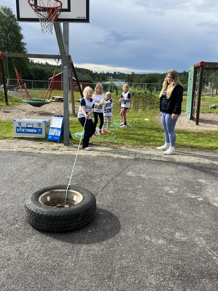 Trekking av bildekk stod også på programmet.