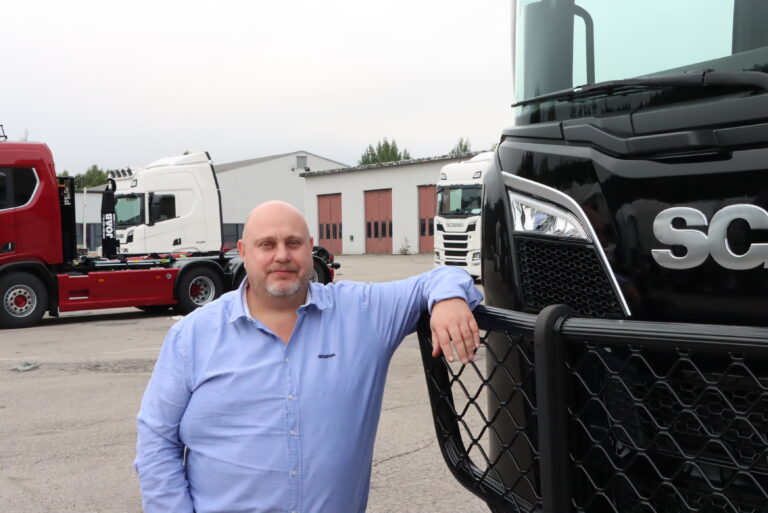 Øyvind Aasberg har hatt de fleste roller på Scania, og nå er han blitt distriktssjef.