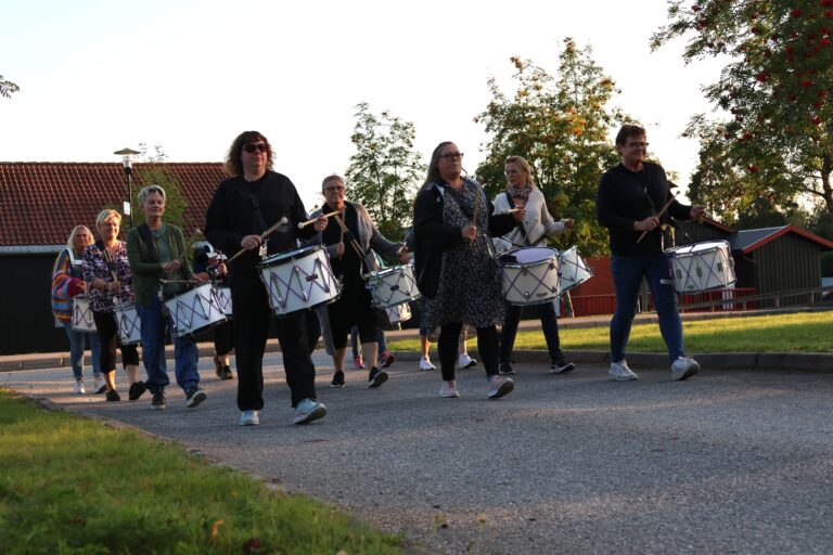 Korpset Takt Skar Du Ha er et kjent syn i 17. mai toget i Eidskog. Lørdag feirer de 10 års jubileum.