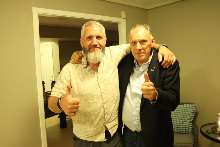 Sten Gjermund Fjeldskogen fra FrP (t.v.) og Guttorm Kristiansen fra Høyre kan frata Arbeiderpartiet ordførerkjedet.