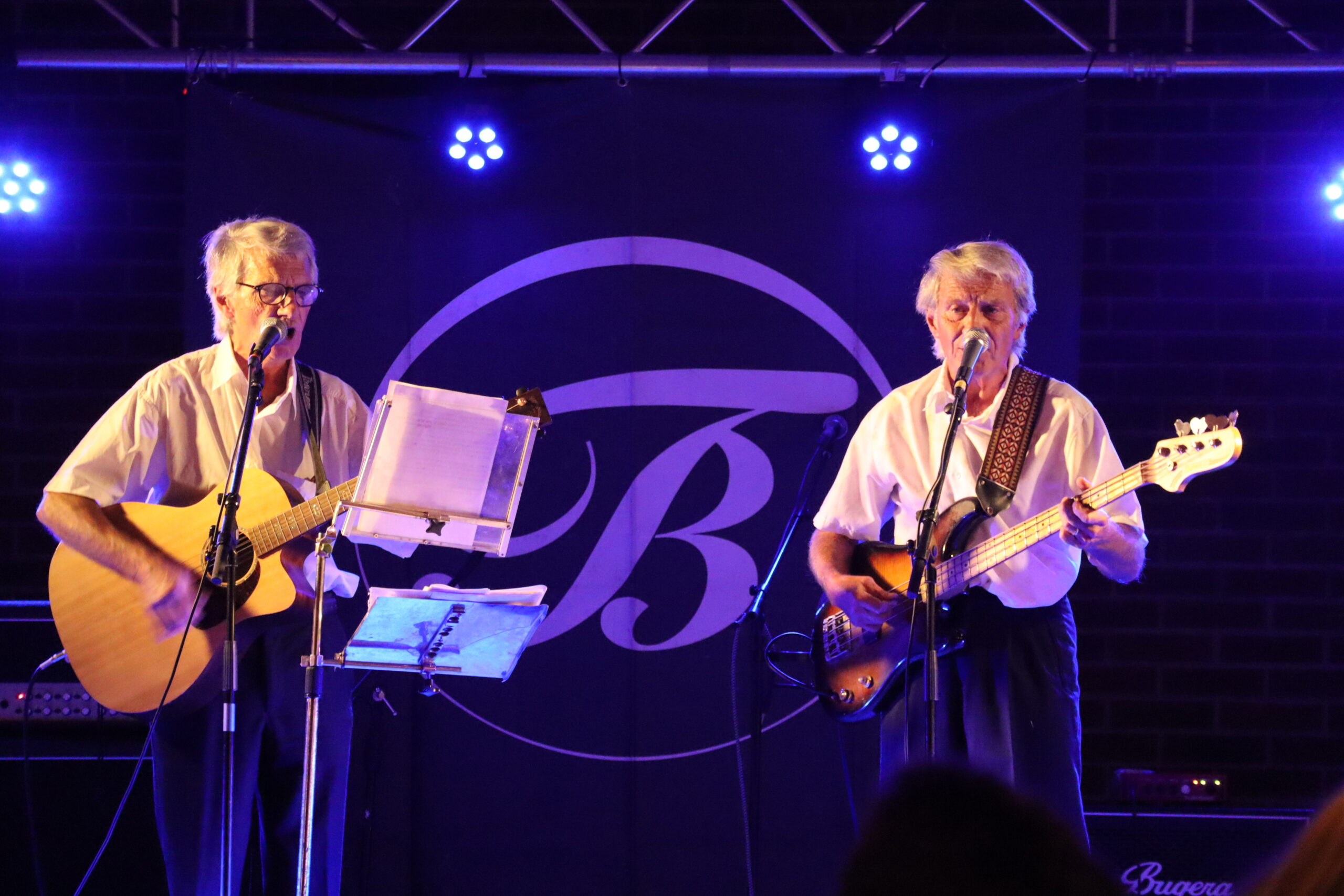 Åge og Wiggo fra Candles spilte litt eldre musikk enn de andre artistene på festival-kvelden.