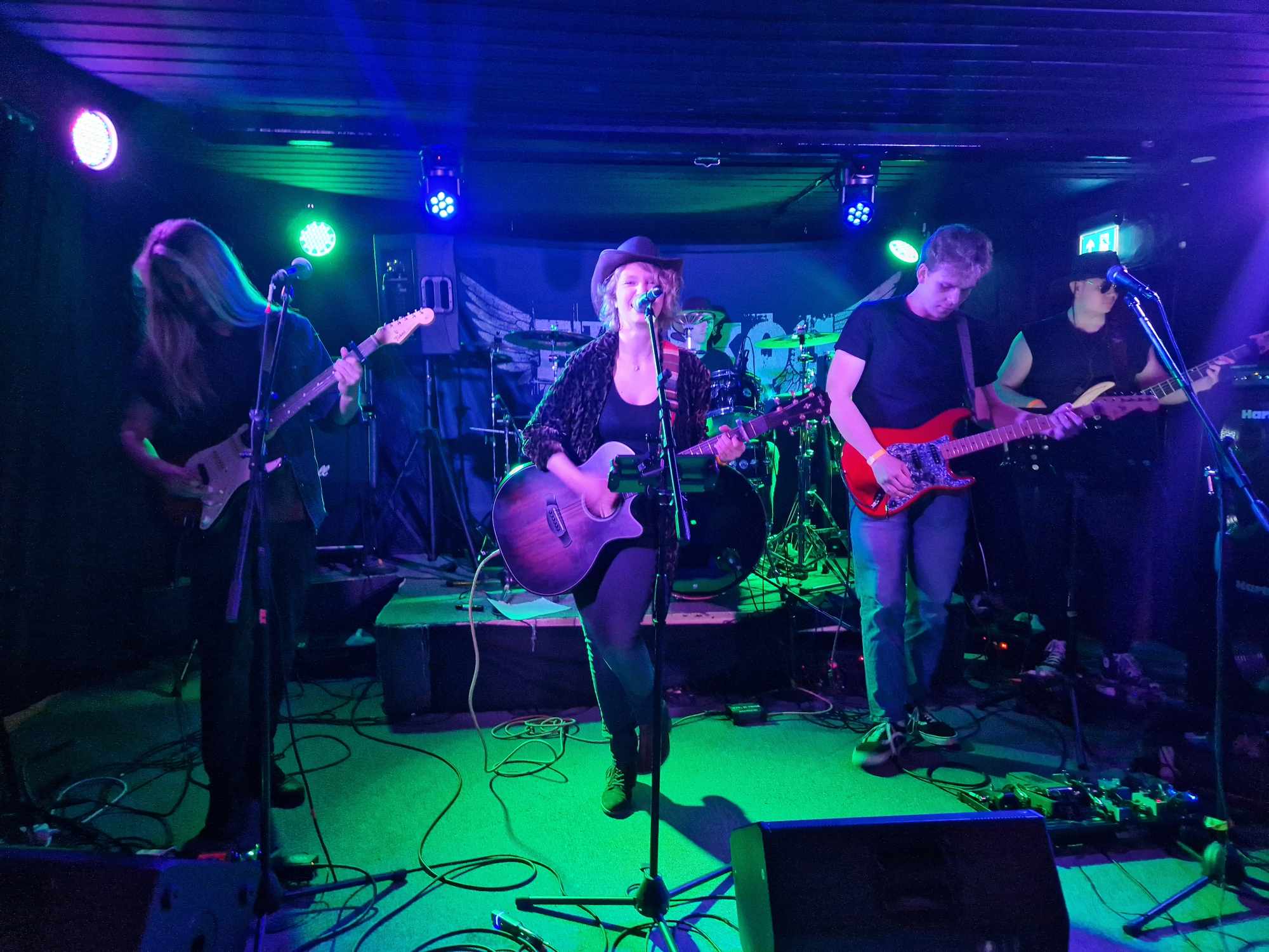 Birgitte m/band ble kastet inn i siste liten som første artist på scenen.