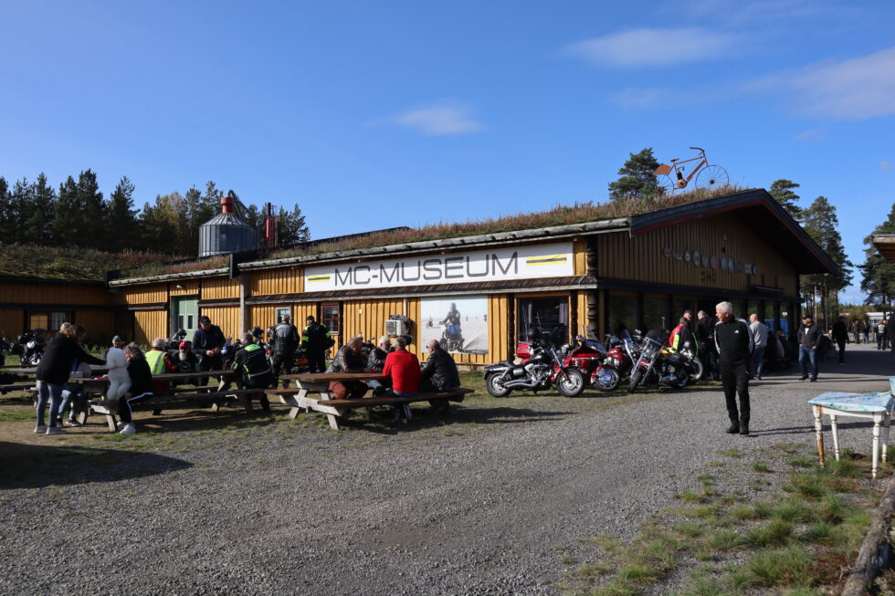 Det var en flott dag med mange besøkende når Skandinavisk Motorsykkel Center på Magnor arrangerte loppemarked denne helgen.