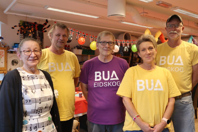 F.v. Andrea Anastasia Koropis, Nils Sagen, Kjell Hermansen, Tanya Nybakk og Jarle Fjeld kan man stadig møte på om man tar turen til BUA på Skotterud.