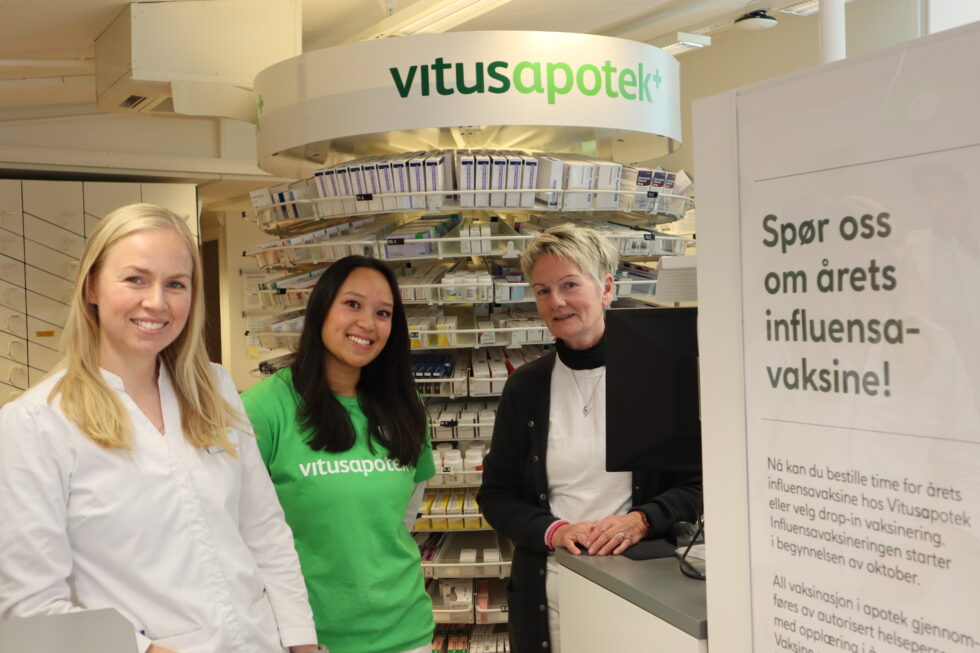 Sandra Gransbråten Løvbak, Anna Phung og Berit Ånerud i Vitusapotek Eidskog på Skotterud tilbyr influensavaksine på både timebestilling og drop-in.