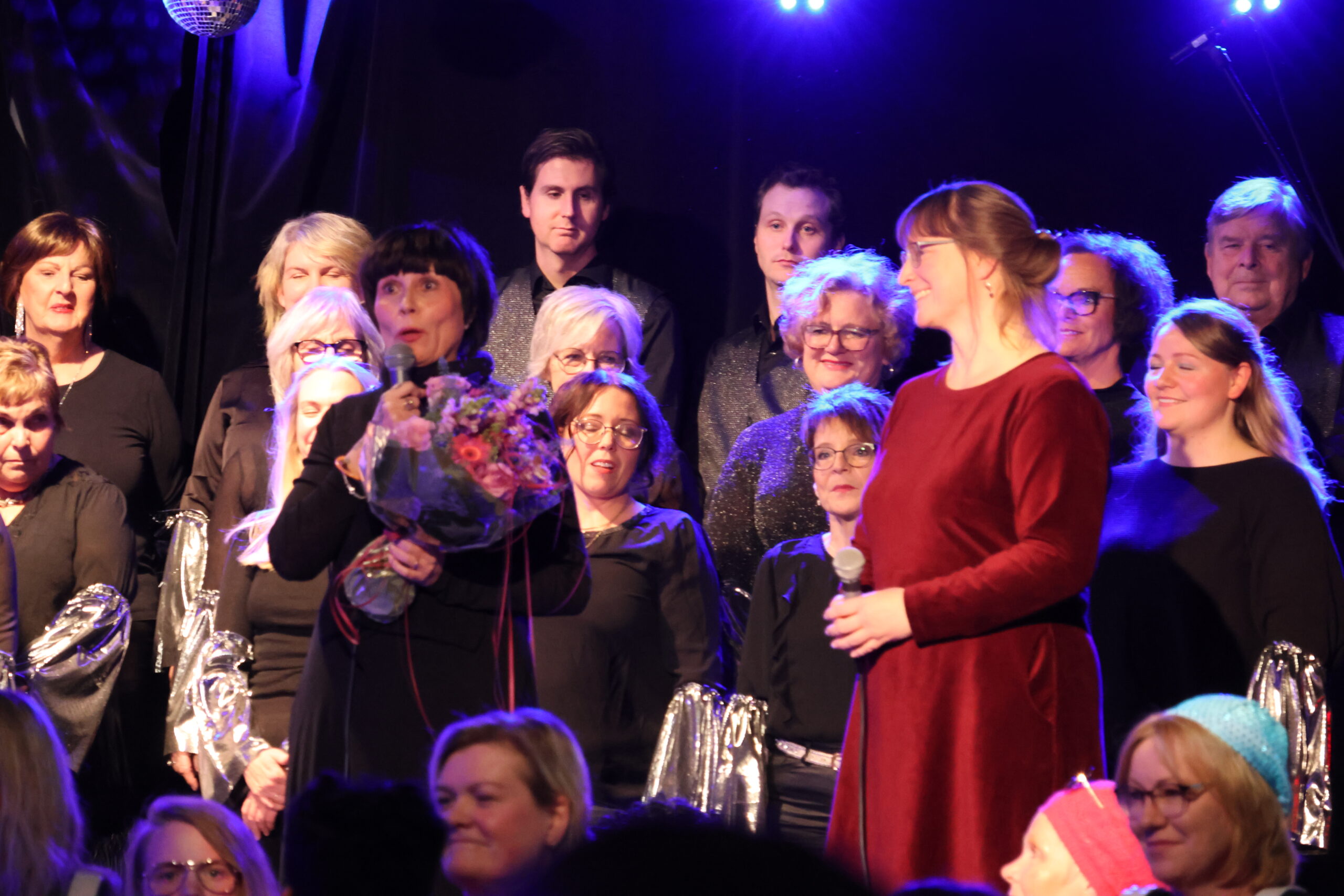 Hilde Mæhlum Sørensen og Randi Heggland Strøm takket på vegne av Eidskog kommune for det fine showet.