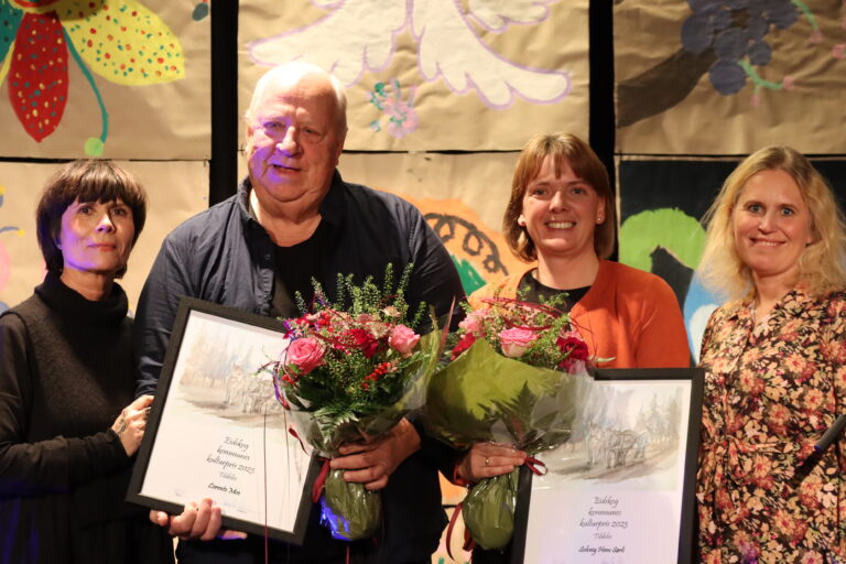 F.v. Kulturkonsulent i Eidskog kommune, Hilde Møhlum Sørensen, de to kulturprisvinnerne Lorentz Moe og Solveig Hem Sørli sammen med ordfører Kamilla Thue.