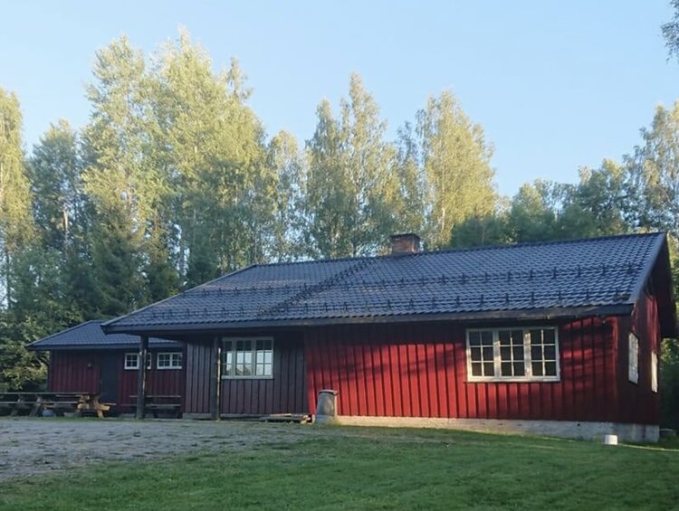 Leirsjøhytta ligger like ved svenskegrensen, og Magnor U.L. ønsker å gjøre hytta mer attraktiv.