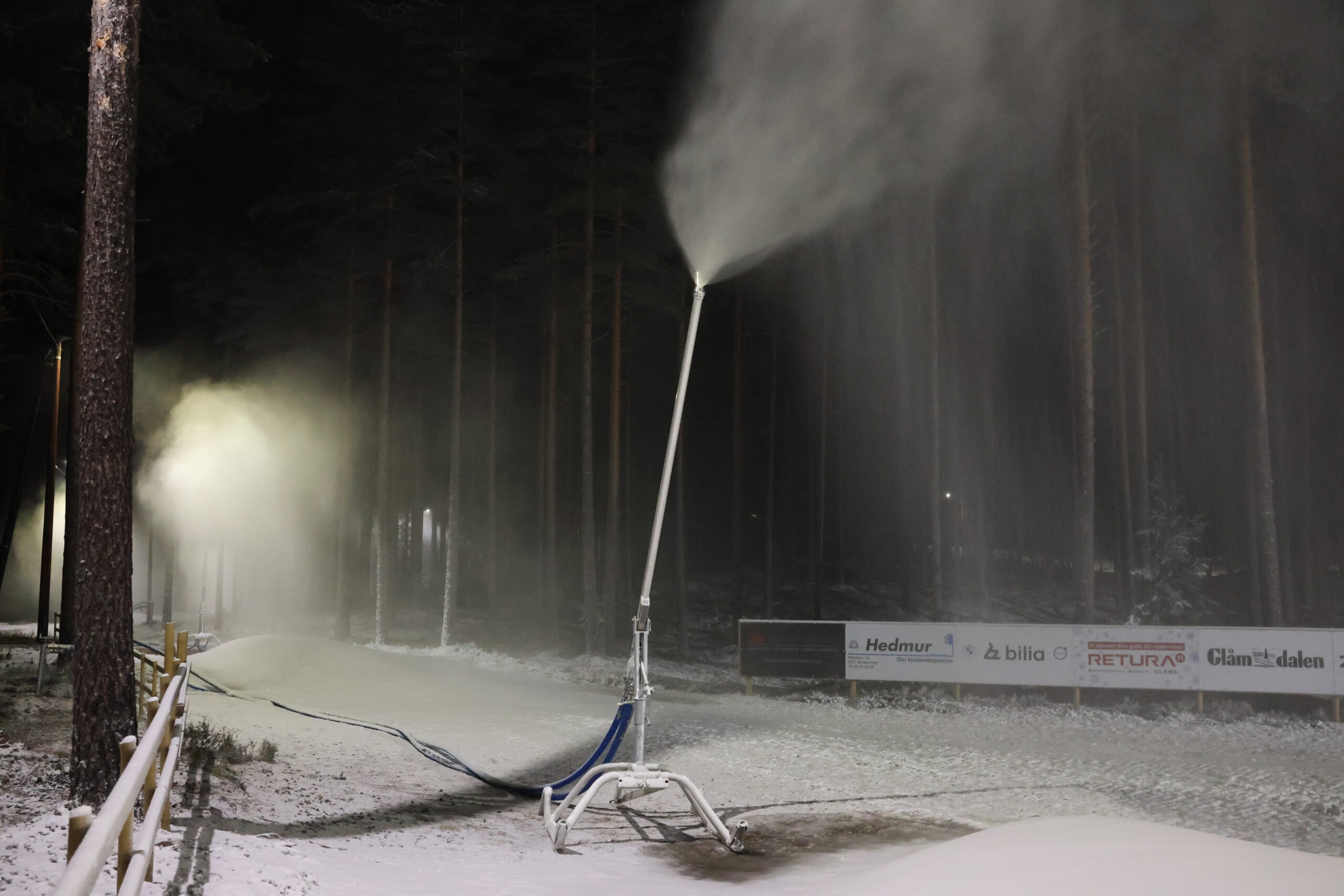 Når kulda setter inn settes snøkanonene i gang på Liermoen.