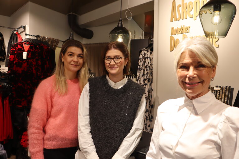 De damene og salong Askepott feiret fem år i det nye lokalet tidligere i våres. F.v. Iti Ots, Mauline Rønning og Bodil Linner.