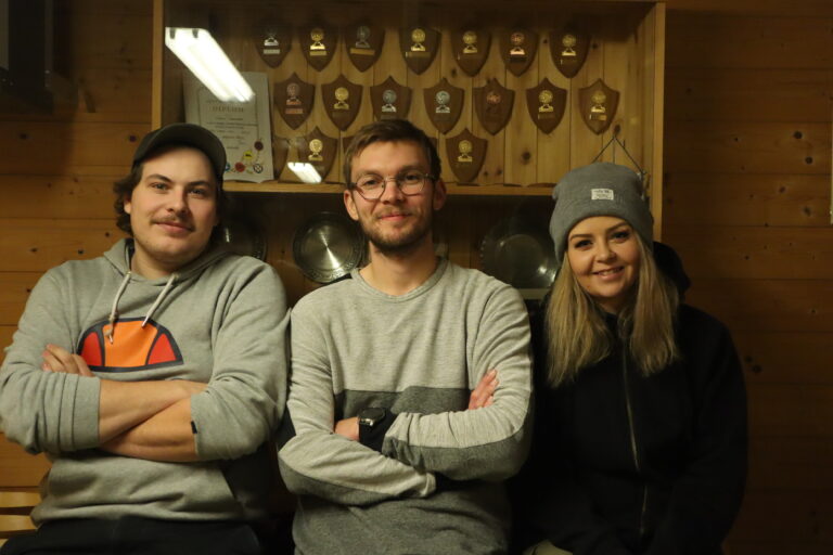 F.v. Jan-Erik Sand, Kevin Bjørndalen og Julie Bakken gleder seg til å arrangere landsstevne til neste år.