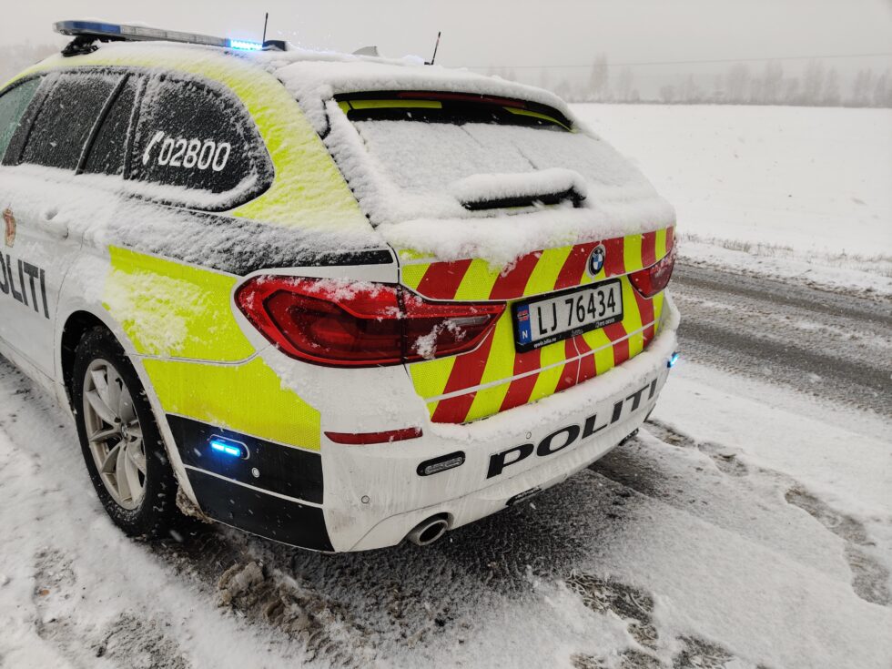 To biler involvert i trafikkulykke på Bråtavegen. Bilene holdt lav hastighet da sammenstøtet inntraff.
