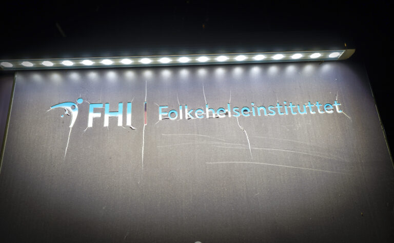 FHI forventer smittetopp ved nyttårsaften.