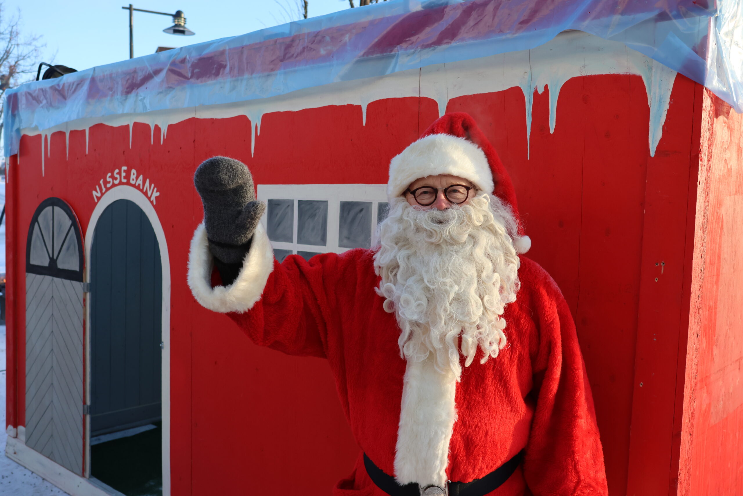 Julenissen var også på plass. Han kunne fortelle at han hadde reist fra Austmarka for å hilse på barna i Eidskog.