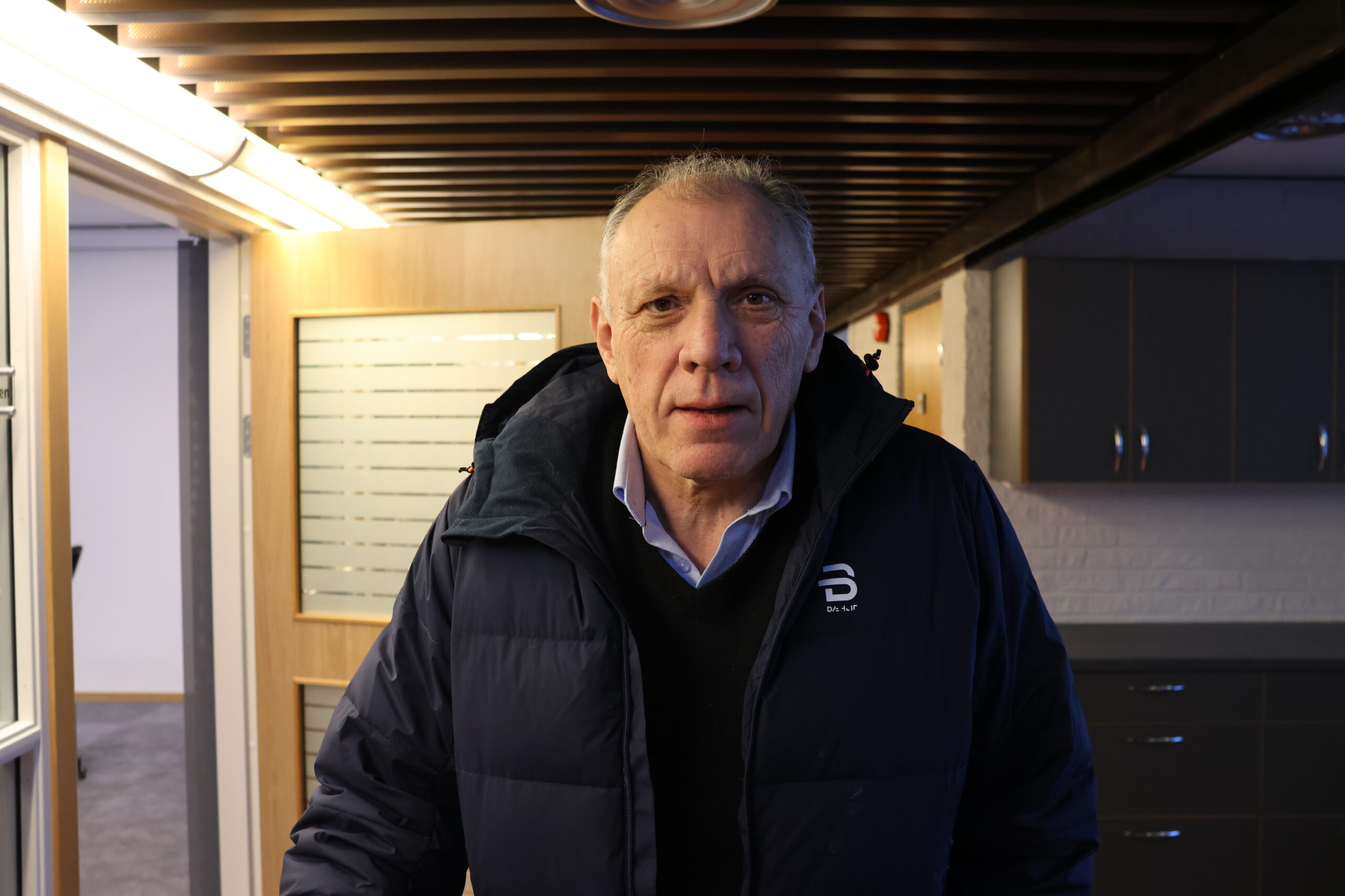 Det er redeligst å stå samlet når kommunen sliter økonomisk, sa Guttorm Kristiansen i Høyre.