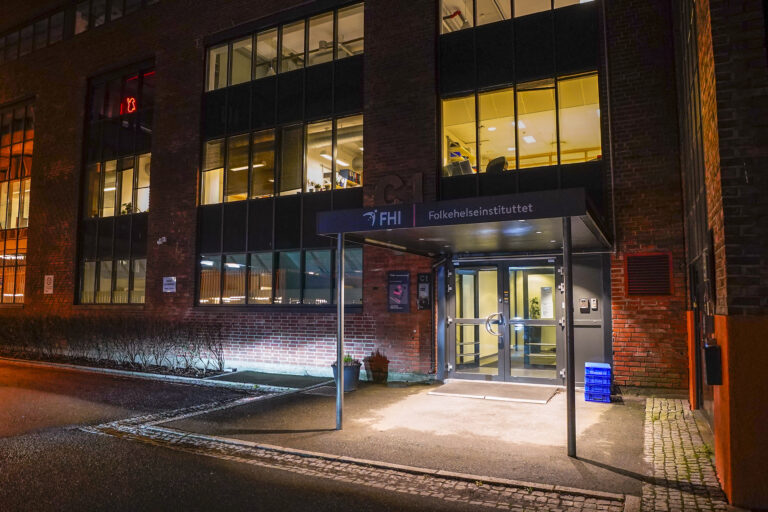 FHIs nye ukesrapport viser at hovedtoppen for influensa kan komme rundt jul.