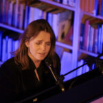 Ingrid Olava ved pianoet skapte en fin opplevelse for de drøyt 90 i publikum på Tyrielden Eidskog bibliotek i forbindelse med markeringen av Hans Børlis fødselsdag, 8. desember.