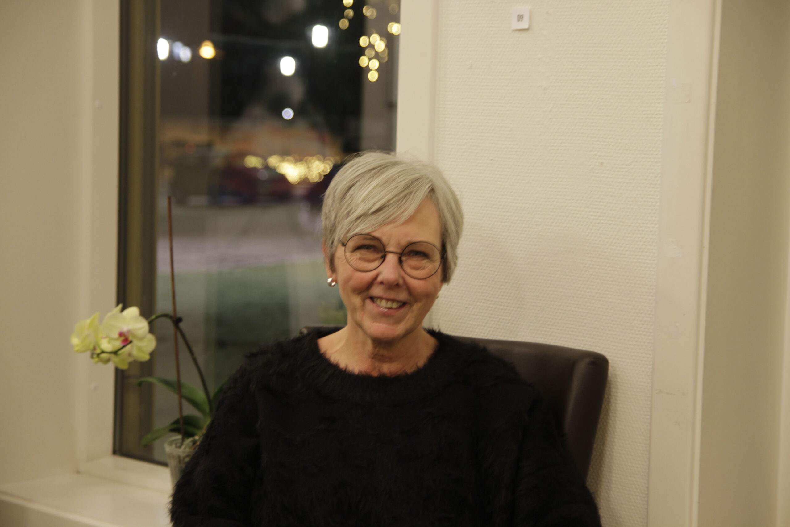 Hans Børli-selskapets leder, Anne Huse, er svært fornøyd med kvelden og glad for at det kom så mange som koset seg med Ingrid Olava.