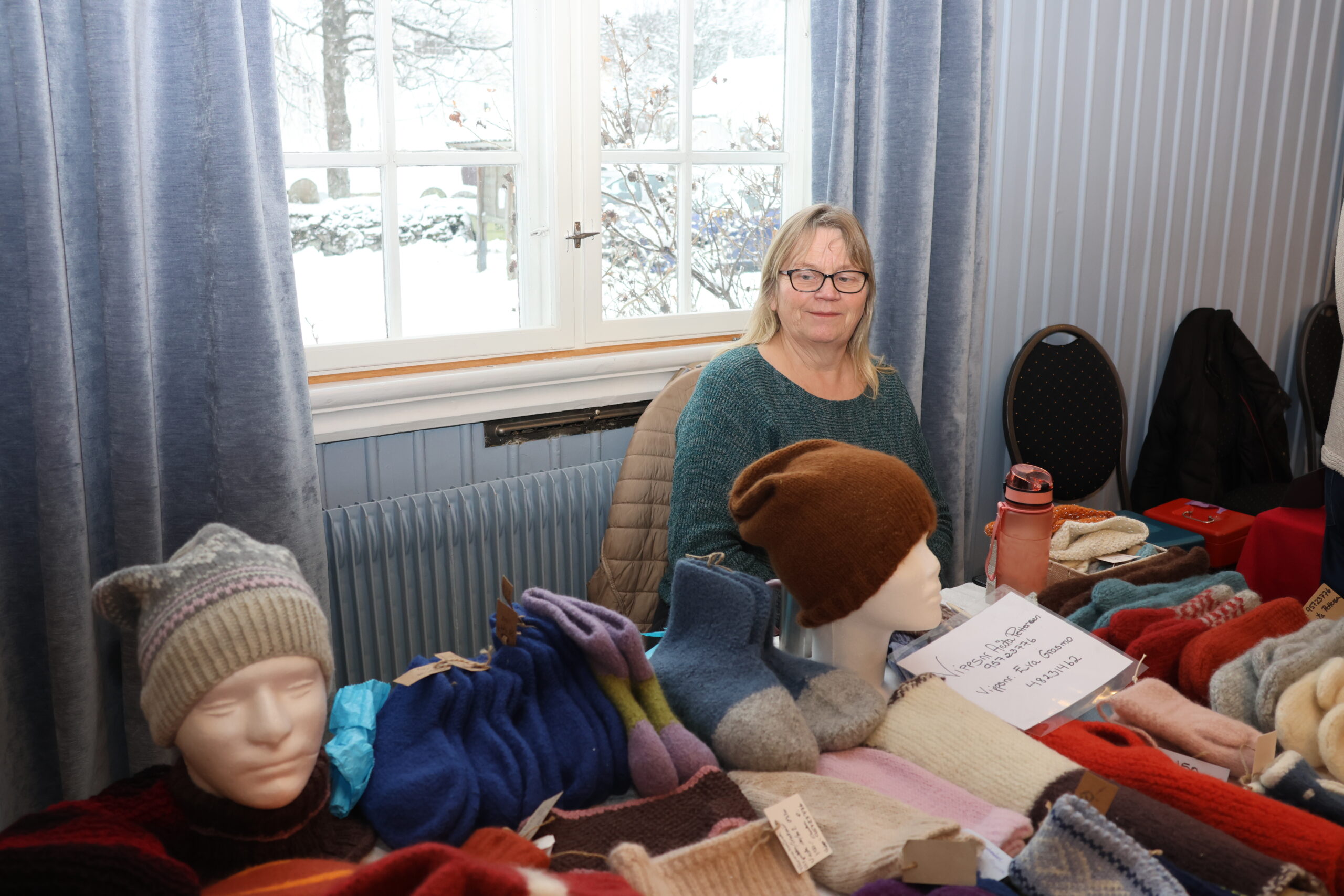Anita Pettersen solgte strikkeprodukter på Matrand i helgen.