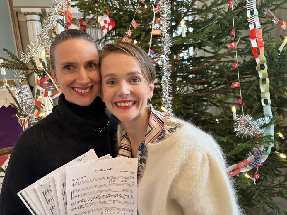 Berit Billingsø (f.v.) og Marianne Bye Granheim er klare for romjulskonsert i Eidskog kirke.