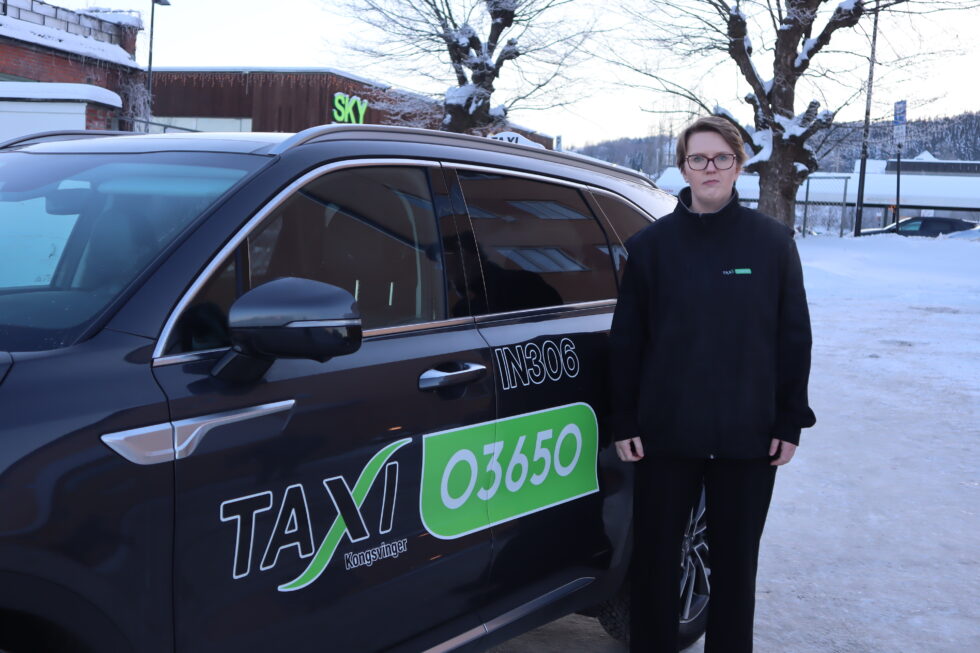 Representant for alle taxi-eierne i Glåmdalsdistriktet Linn-Birgit Kampen Kristensen håper at Pasientreiser OUS og Taxi 03650 kan komme til en enighet snart.